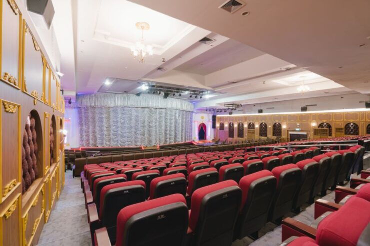Bangkok: Skip-the-Line Golden Dome Cabaret Show Tickets - Show Experience