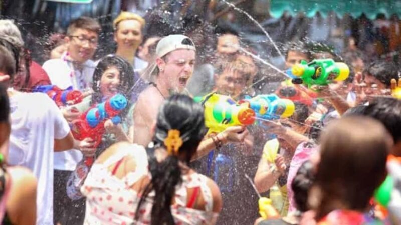 Bangkok: Songkran 2026 Pub Crawl by Tuk-Tuk with Drinks - FAQ
