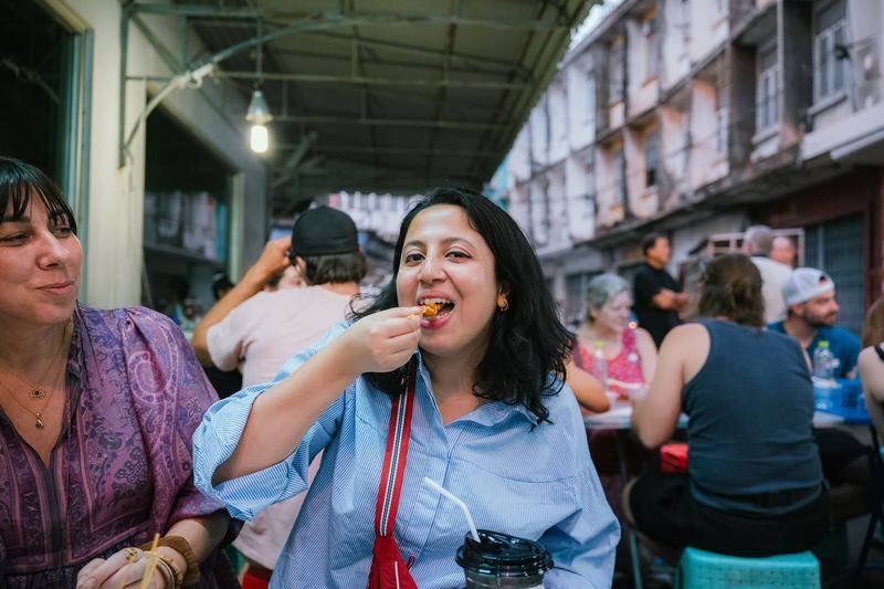Bangkok: Street Food and Night Lights by Tuk Tuk - Pad See Ew and the Chinese-Thai food connection