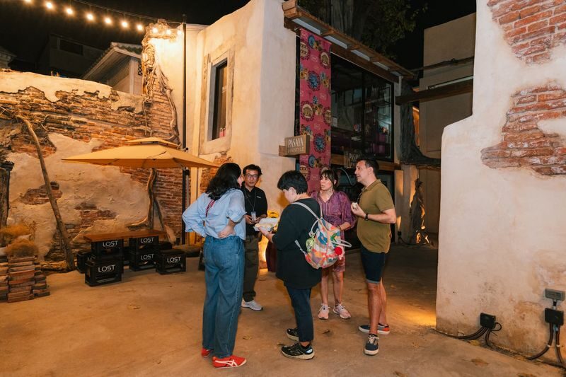 Bangkok: Street Food and Night Lights by Tuk Tuk - The Grand Palace by night