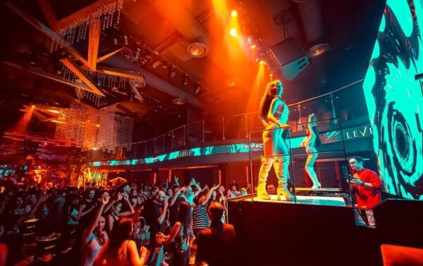 Bangkok: Sukhumvit District Bar and Club Crawl With Shots - Tips for an Enjoyable Night