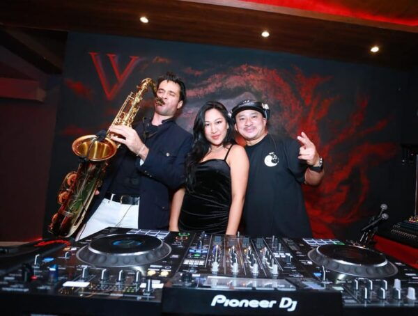 Bangkok: Sukhumvit District Bar and Club Crawl With Shots - Local Nightlife Scene Insights
