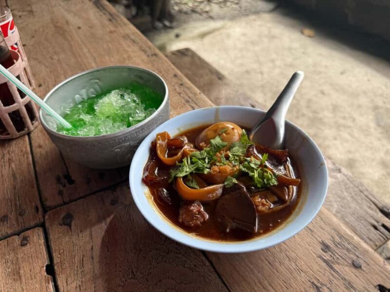 Bangkok: Taladphu Trail & 12+ Local Street Food - A Peaceful Break at a Local Temple