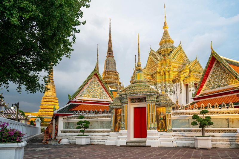 Bangkok Temple and City Tour With Wat Traimit and Royal Grand Palace - Should you book this Bangkok temple tour?