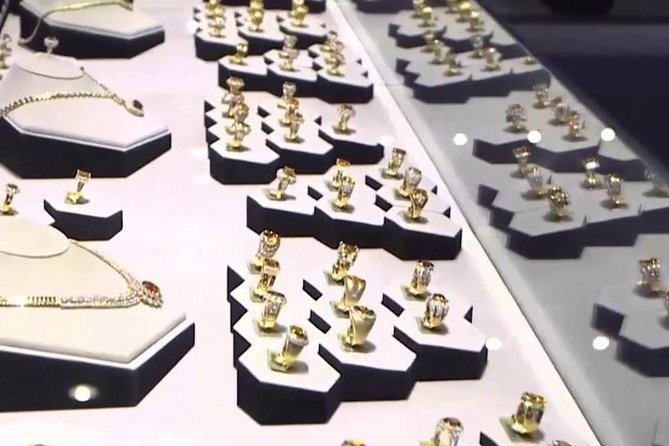 Bangkok Temple, City and Gems Gallery Tour - Meeting and Pickup Details