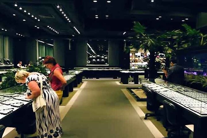 Bangkok Temple, City and Gems Gallery Tour - Cancellation and Change Policy