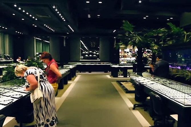 Bangkok Temple, City and Gems Gallery Tour - Common Questions