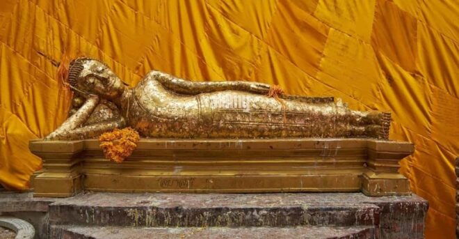 Bangkok: Temple Tour (Golden Buddha + Mini Reclining Buddha) - Visiting Wat Traimit
