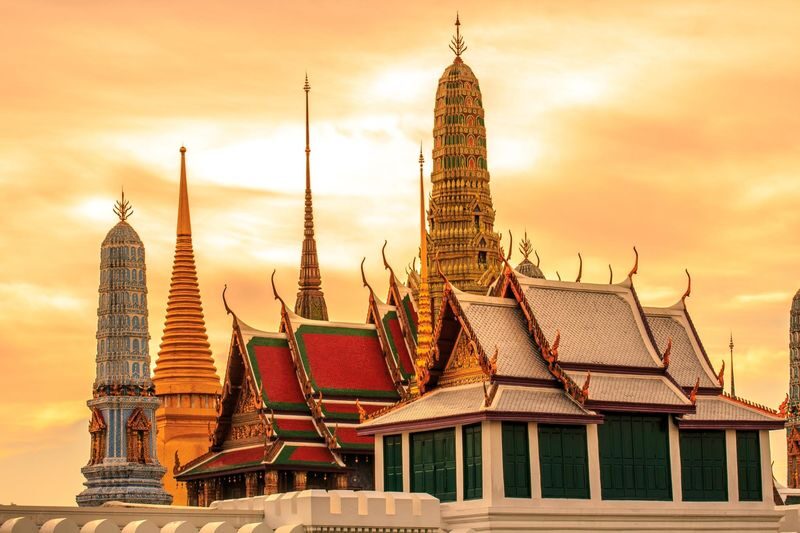 Bangkok Temple Tour: Grand Palace, Emerald Buddha, Wat Pho, Wat Arun - Three temples, one well-planned day