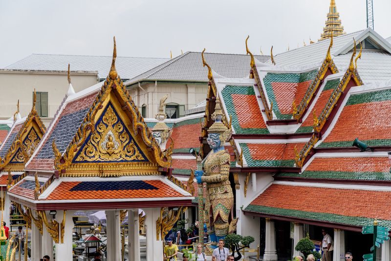 Bangkok Temple Tour: Grand Palace, Emerald Buddha, Wat Pho, Wat Arun - Crossing the Chao Phraya to Wat Arun