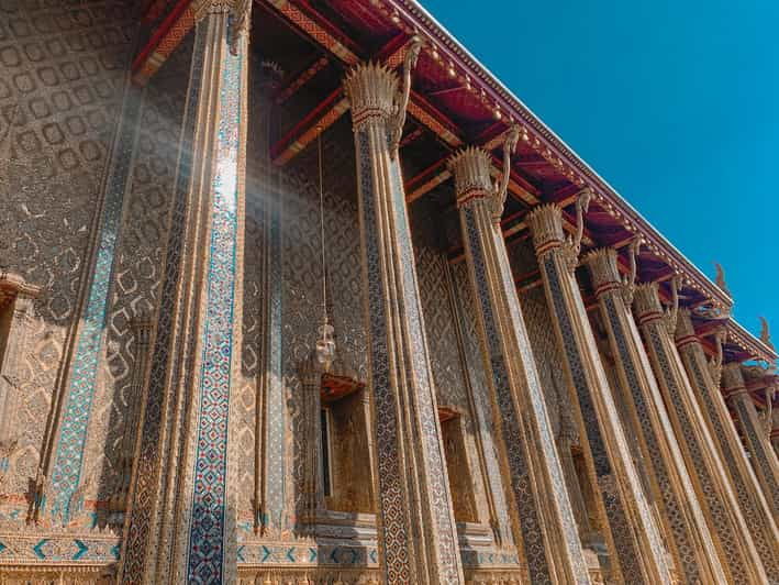 Bangkok: The Must-Visit Iconic Temples - Private Tour - Highlights of Wat Phra Kaew
