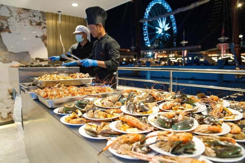 Bangkok: The Planet Dinner Cruise - Entertainment and Atmosphere