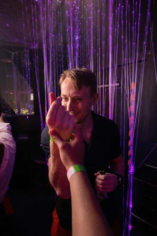 Bangkok: Thong Lo Nightlife Tour - Beer Pong & Sky Bar - Who Is This Tour Best Suited For?