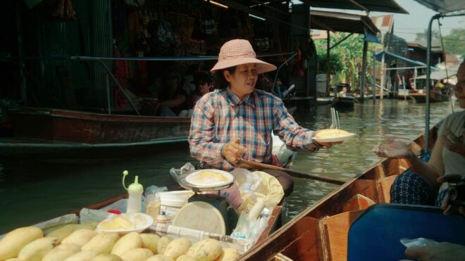 Bangkok: Train + Water Market With Wat Arun - Exploring Damnoen Saduak Market