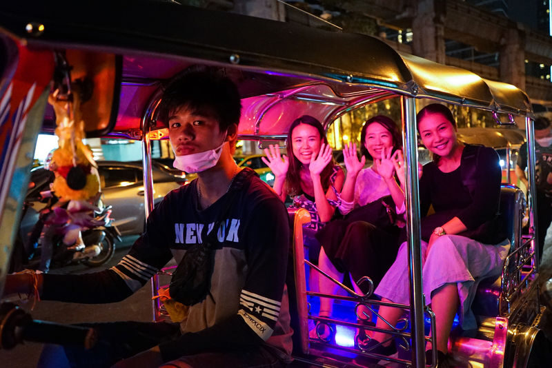 Bangkok Tuk Tuk Night Tour with food & drinks in Siam & Silom - An evening route from Chit Lom to Silom