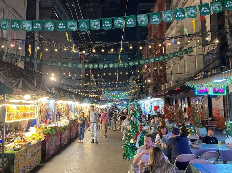 Bangkok Tuk Tuk Night Tour with food & drinks in Siam & Silom - Finish with a drink in Silom