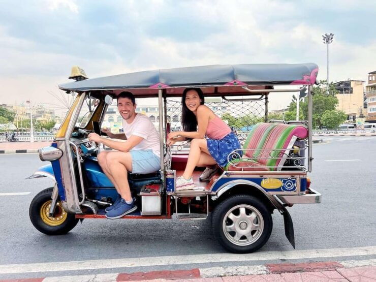 Bangkok: Tuk Tuk Tour by Night Free Dinner at Local Bar - Itinerary Highlights and Stops