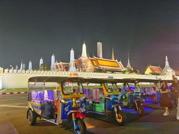 Bangkok Tuk-Tuk Tour by Night With Chinatown Street Food - Itinerary Highlights