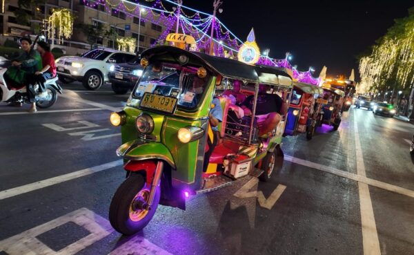 Bangkok: TUK Tuk Tour Night Life Private With Hotel Pick up - Tips for Your Tour