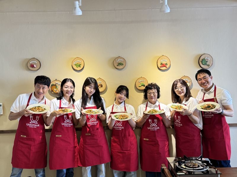 Bangkok Udomsuk Thai Cooking Class with Local Market Tour - From BTS Udomsuk to Khun Yim Market