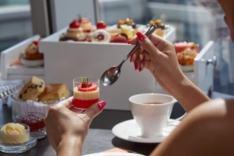 Bangkok: Up & Above Restaurant & Rooftop Bar - Dining Experience
