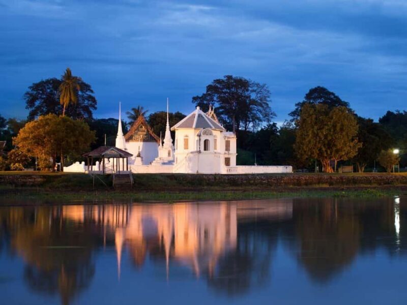 Bangkok: Uthai Thani Day Trip with Floating Temple Visit - A Relaxing Lunch by the Sakae Krang River