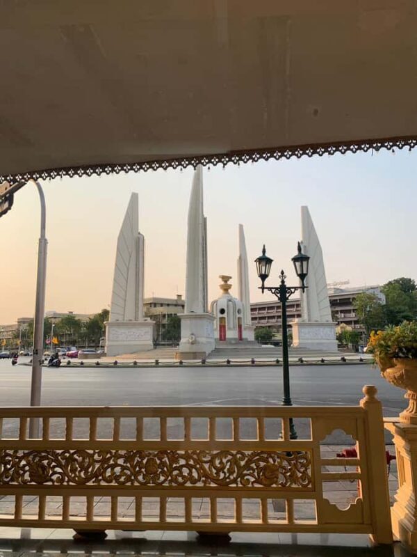 Bangkok: Vegetarian Food Tour with Tuk Tuk Ride - Meeting Point and Starting Off