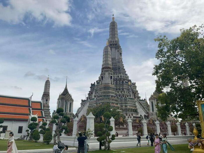 Bangkok: Wat Pho and Wat Arun Guided Walking Tour (2 Hours) - What to Expect at Wat Pho