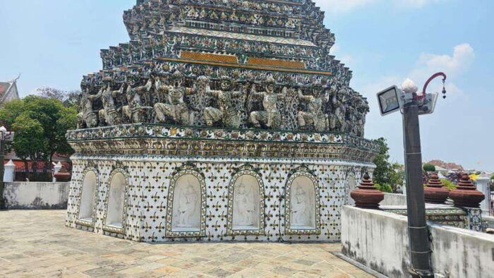 Bangkok: Wat Pho and Wat Arun Guided Walking Tour (2 Hours) - Getting to the Starting Location