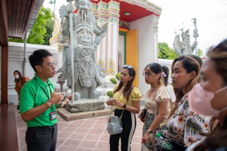 Bangkok: Wat Pho and Wat Arun Guided Walking Tour - Tour Experience