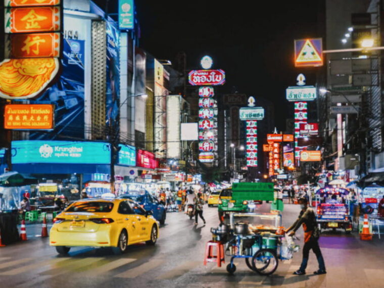 Bangkok: Wat Phra Kaew, Wat Arun, and Chinatown Tour - Culinary Experiences