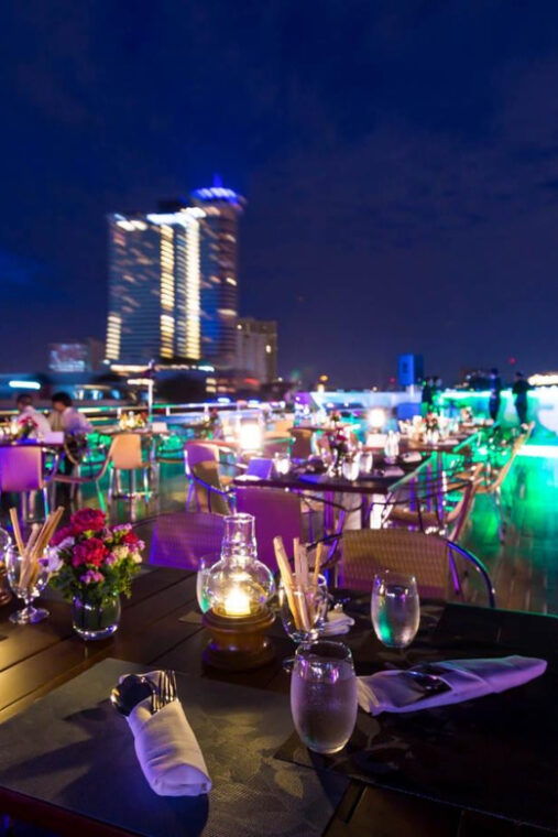 Bangkok: Wonderful Pearl Dinner Cruise and Live Performance - Dining and Onboard Experience