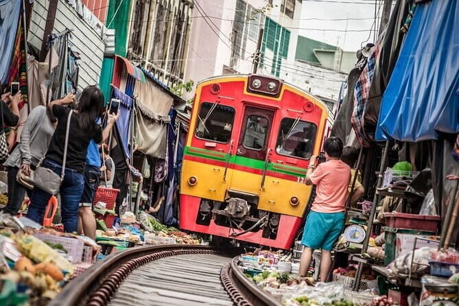 Bangkok Yai Local Canal Tour with Longtail Boat - Who Is This Tour Perfect For?