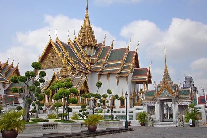 Bangkoks Grand Palace & Top Sights Walking Tour - Snacks and Refreshments