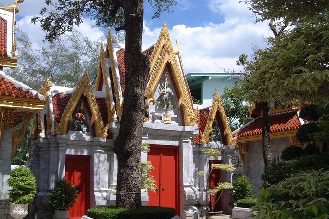 Bangkok's Hidden Treasures Walking Tour - Shopping Along Bamrung Muang