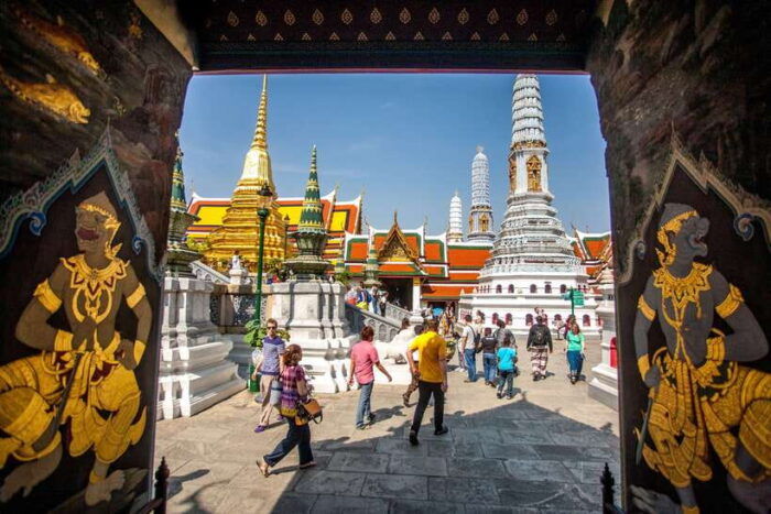 Bangkoks Highlights by Longtail Boat and on Foot - Getting to the Meeting Point
