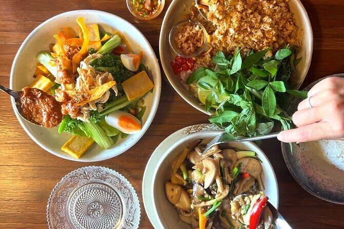 Bangkoks Old Town: Talat Noi & Chinatown by Tuk Tuk & Walking - Shopping on Song Wat Road: Crafts from All 77 Provinces