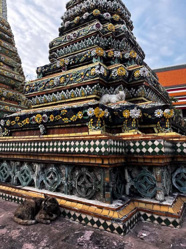 Bangkok's Riverside Cultural Walk: Wat Pho & Wat Arun - An Authentic Journey Along Bangkok’s Riverside