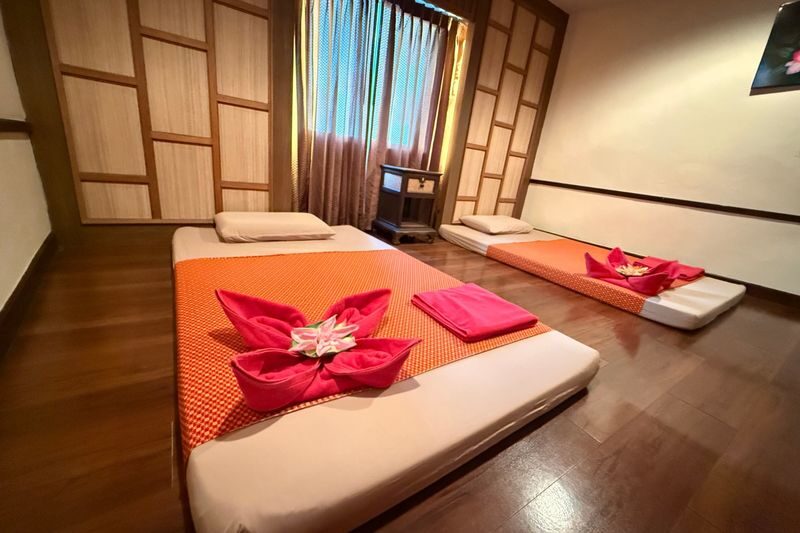 Bangrak Spa and Massage Experience in Bangkok - A foot massage break in Bang Rak