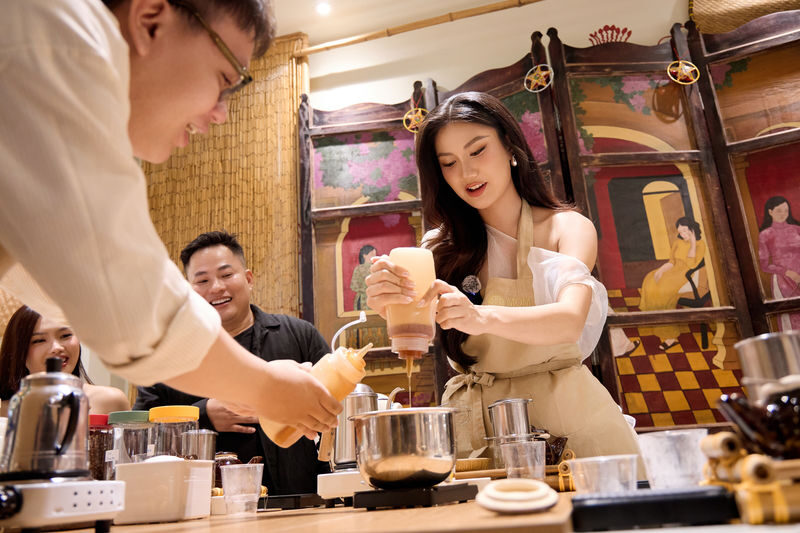 Banh Mi Making & Egg Coffee Class in Saigon - A small classroom with room for questions