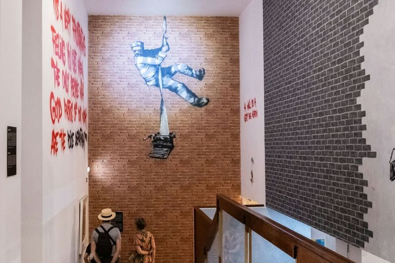 Banksy Museum ticket in Lisbon - What the labels can and cannot do