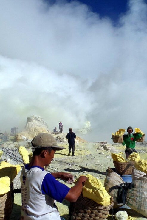 Banyuwangi/Bali: Mount Ijen Midnight Blue Fire Guided Tour - Itinerary and Experience