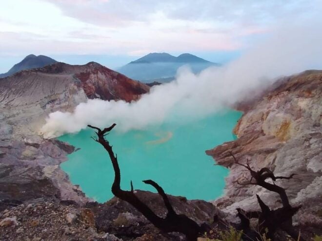 Banyuwangi/Bali: Mount Ijen Midnight Blue Fire Guided Tour - Blue Fire Phenomenon