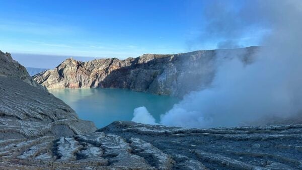 Banyuwangi/Bali: Mount Ijen Midnight Blue Fire Guided Tour - Questions You May Have