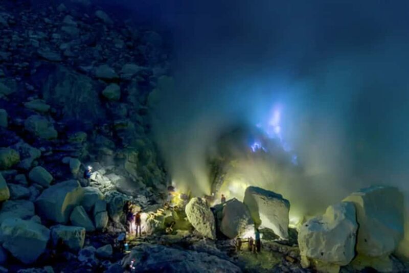 Banyuwangi: Beautiful of Ijen Crater with Local Guide - Detailed Review of the Ijen Crater Tour