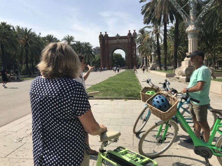 Barcelona: 1.5-Hour Sightseeing Tour by Bike/Electric Bike - Tour Experience