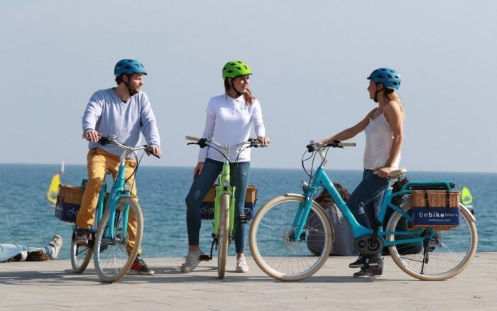 Barcelona: 1.5-Hour Sightseeing Tour by Bike/Electric Bike - Tour Pricing and Availability