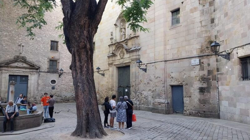 Barcelona 101 Walking Tour: All Highlights in One Day - Discovering the Secrets of Plaça De La Mercè