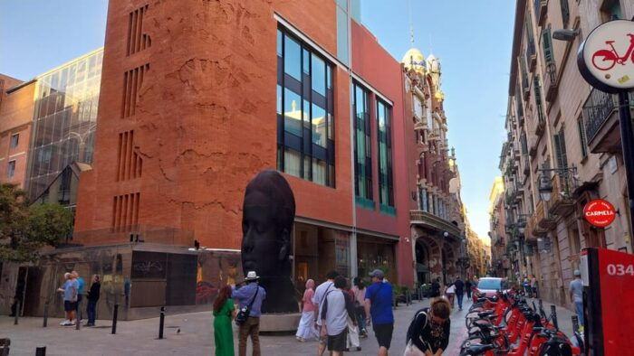 Barcelona 101 Walking Tour: All Highlights in One Day - Marveling at the Architectural Gems of Passeig De Gràcia