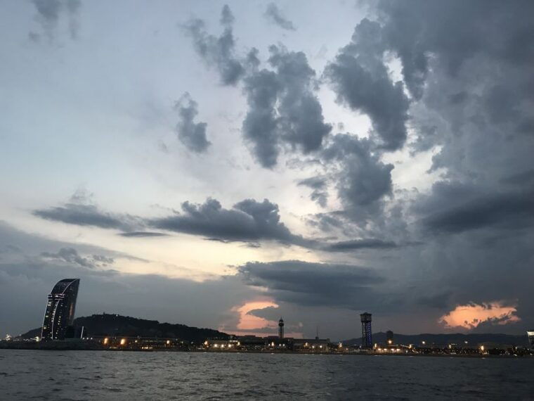 Barcelona: 1,5-Hour Sunset Cruise With Cava & Wine - Itinerary and Highlights